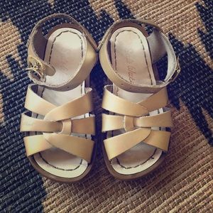 Salt Water Sandals Gold Size 8